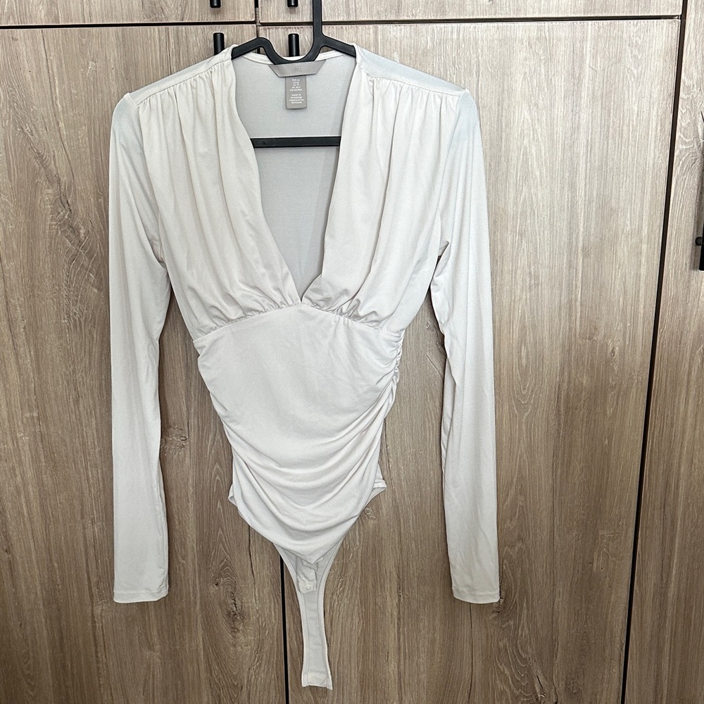 H&M White Long Sleeve Bodysuit